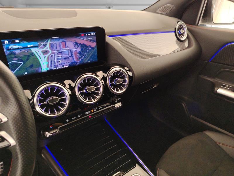 MERCEDES Gla 180 amg line premium auto