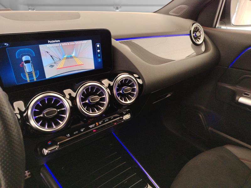 MERCEDES Gla 180 amg line premium auto