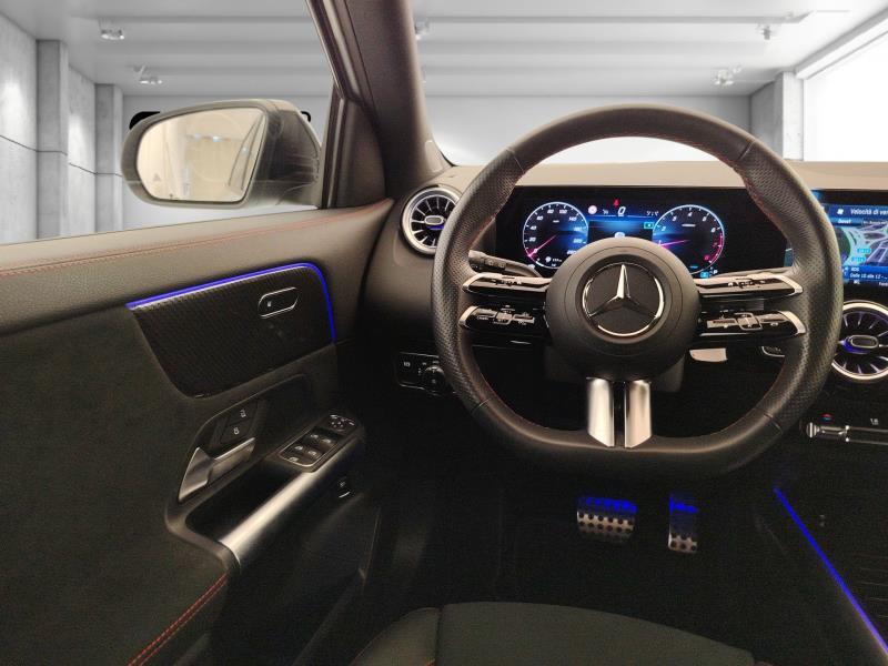 MERCEDES Gla 180 amg line premium auto