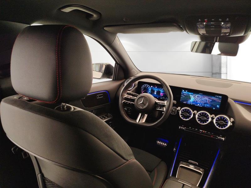 MERCEDES Gla 180 amg line premium auto