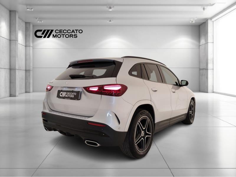 MERCEDES Gla 180 amg line premium auto