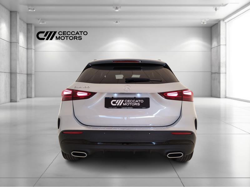 MERCEDES Gla 180 amg line premium auto