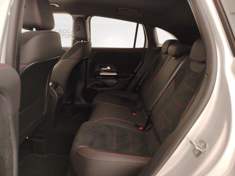 MERCEDES Gla 180 amg line premium auto