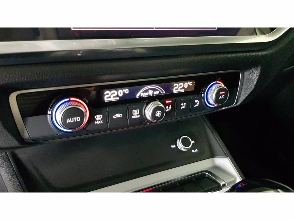 AUDI Q3 35 2.0 tdi business s-tronic