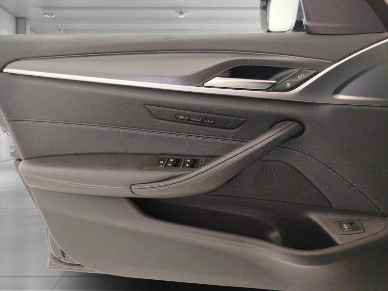 BMW 530d touring mhev 48v xdrive business auto