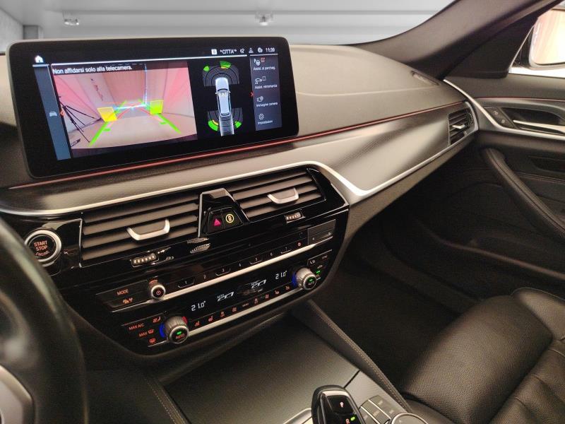 BMW 530d touring mhev 48v xdrive business auto