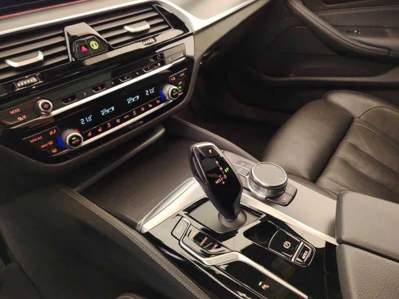 BMW 530d touring mhev 48v xdrive business auto