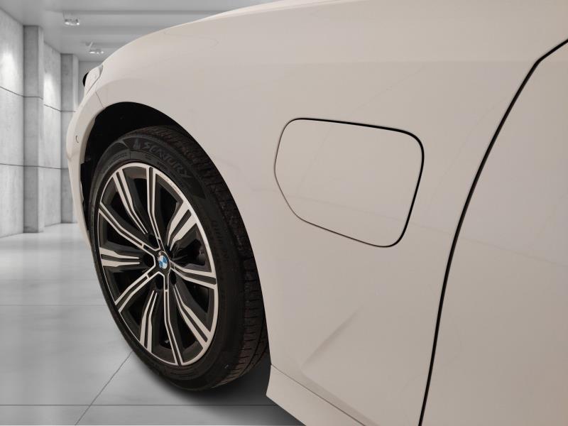 BMW 330e luxury auto