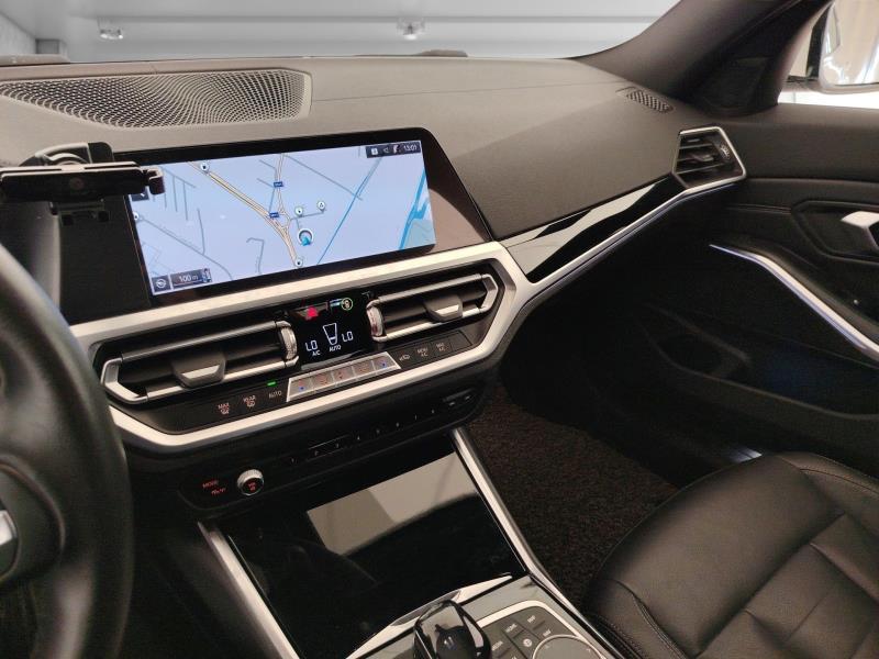 BMW 330e luxury auto