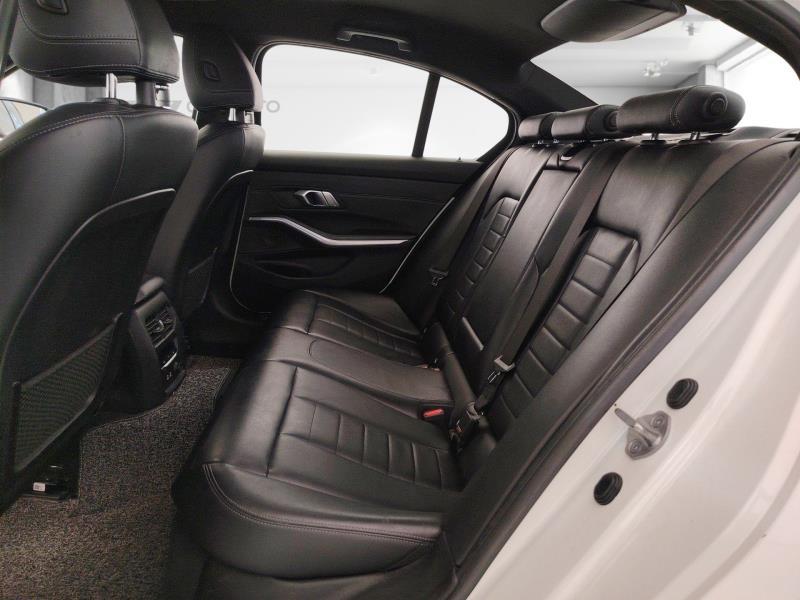 BMW 330e luxury auto
