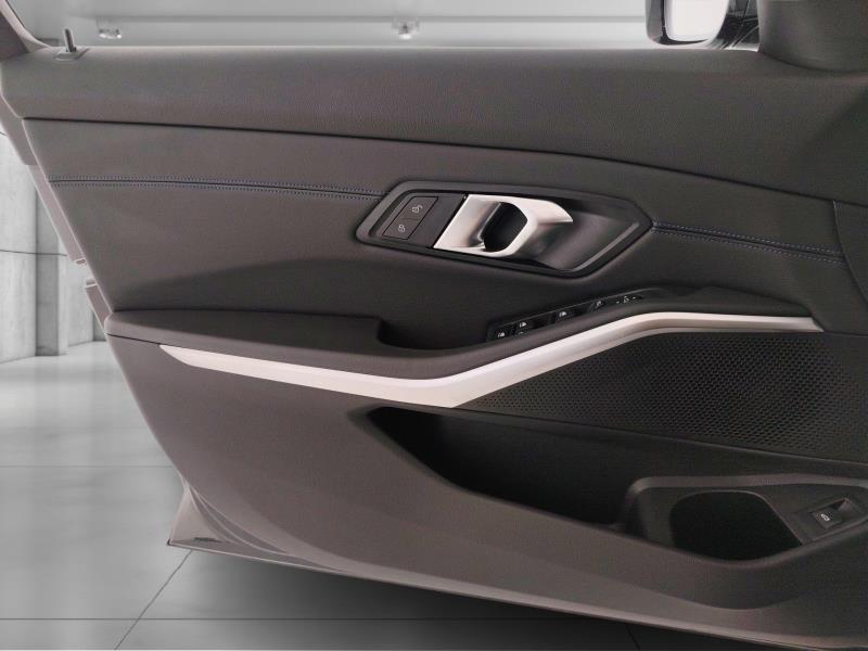 BMW 320d touring mhev 48v xdrive msport auto
