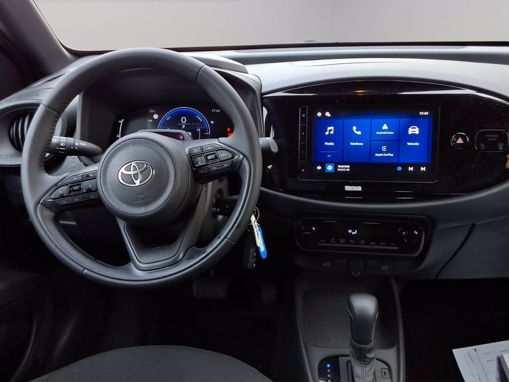 TOYOTA Aygo x 1.5 hybrid e-cvt