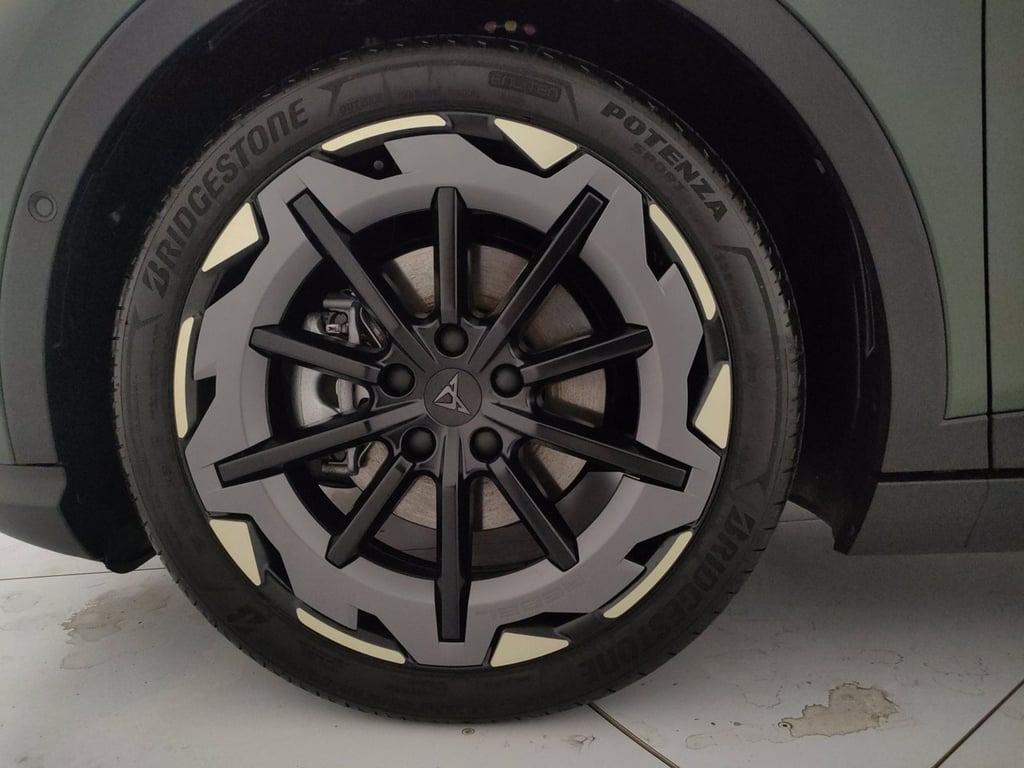CUPRA Raval 52kwh launch edition vz