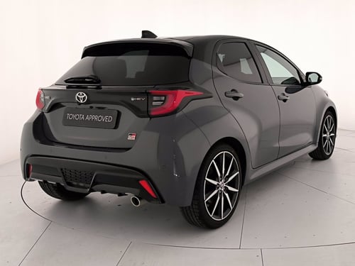 TOYOTA Yaris 1.5h 130 gr sport