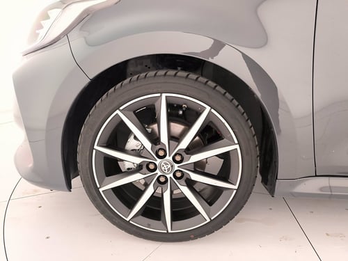 TOYOTA Yaris 1.5h 130 gr sport