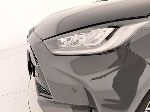 TOYOTA Yaris 1.5h 130 gr sport