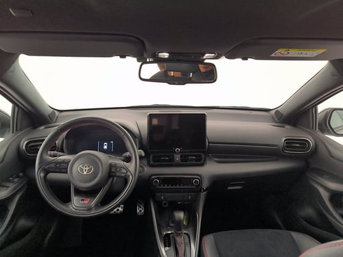 TOYOTA Yaris 1.5h 130 gr sport