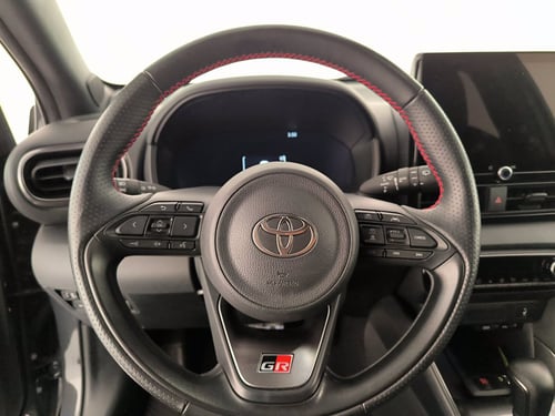 TOYOTA Yaris 1.5h 130 gr sport