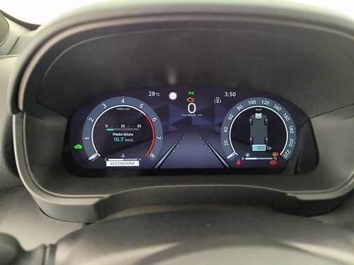 TOYOTA Yaris 1.5h 130 gr sport