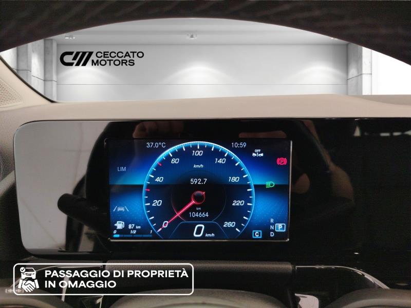 MERCEDES Gla 180 d business auto