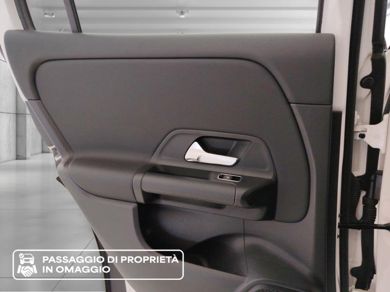 MERCEDES Gla 180 d business auto