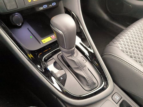 TOYOTA Yaris 1.5h 130 premium
