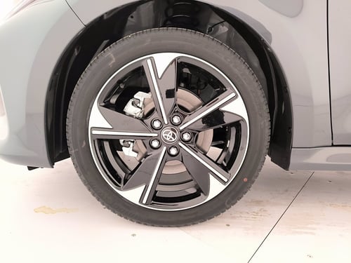 TOYOTA Yaris 1.5h 130 premium