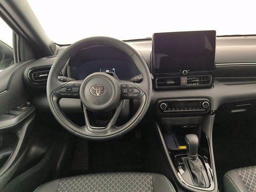 TOYOTA Yaris 1.5h 130 premium