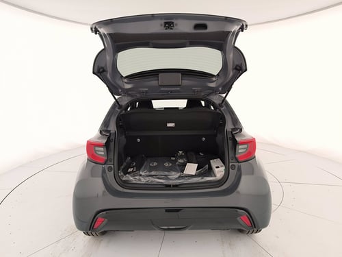 TOYOTA Yaris 1.5h 130 premium