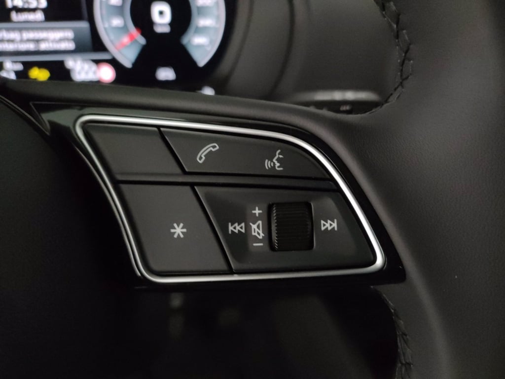 AUDI Q2 35 1.5 tfsi identity black s-tronic