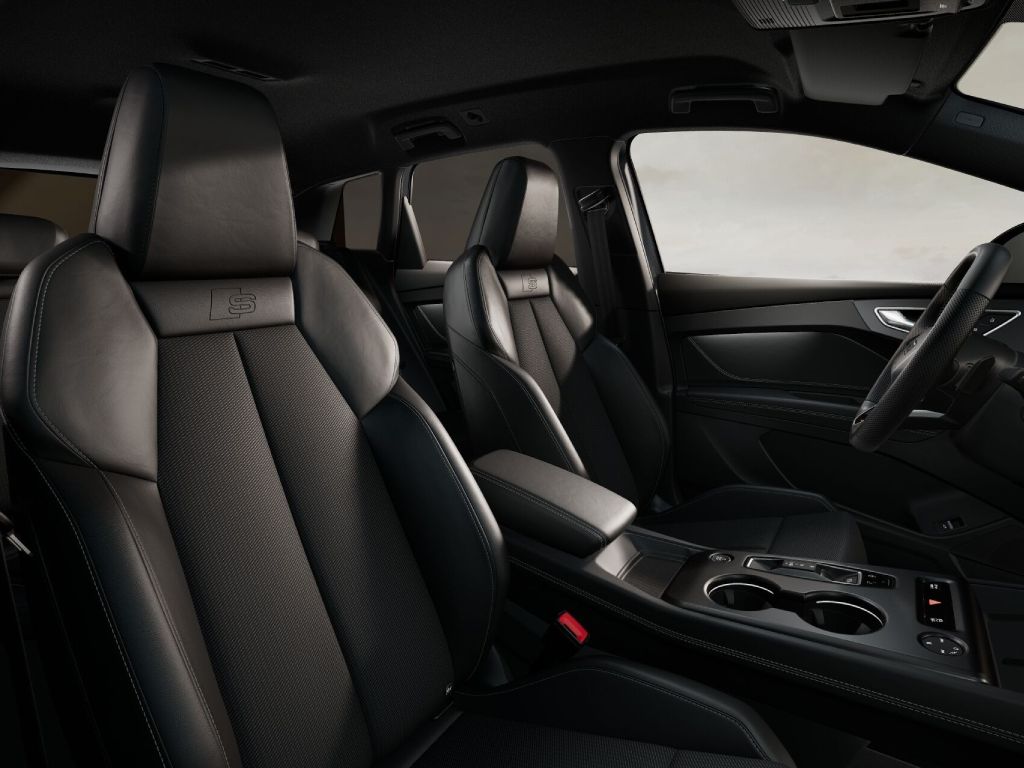AUDI Q4 SBP e-tron S Line