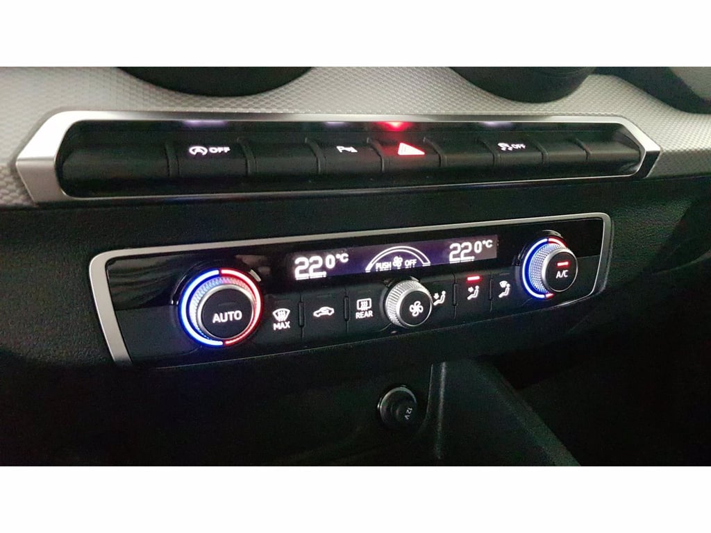 AUDI Q2 35 1.5 tfsi identity black s-tronic