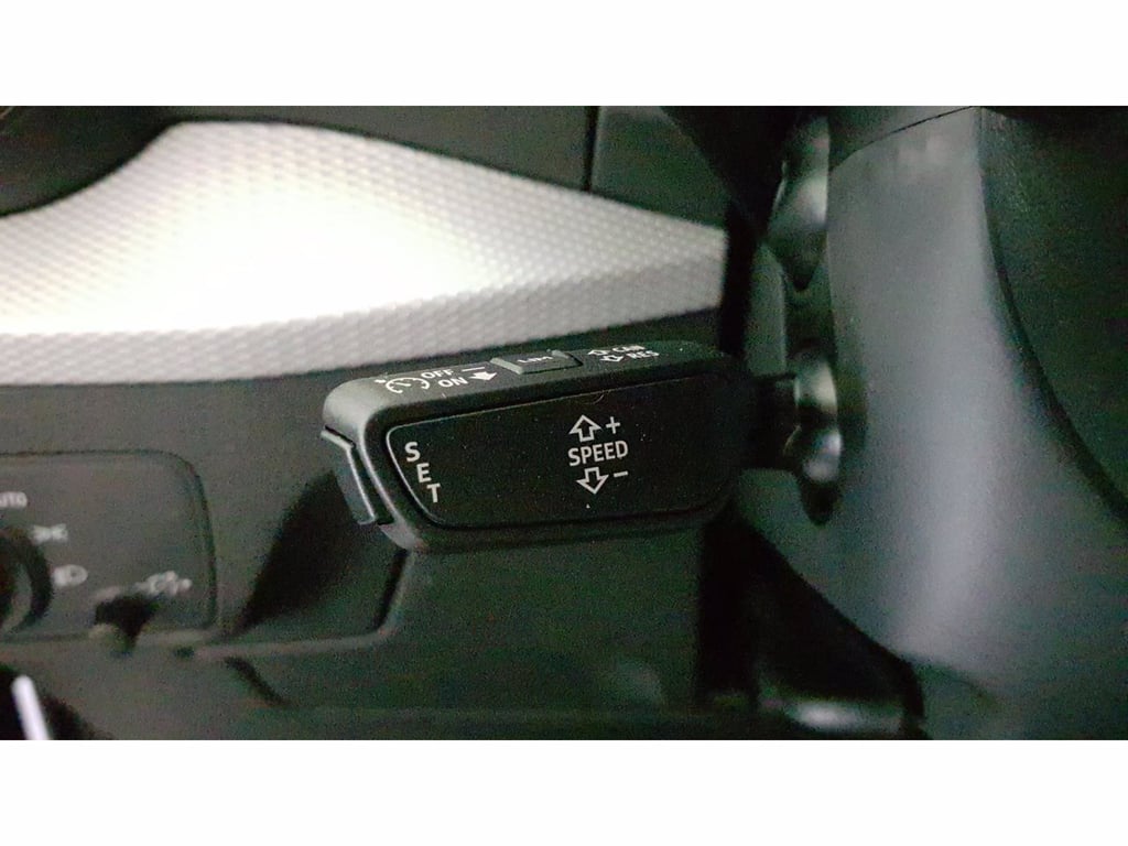 AUDI Q2 30 2.0 tdi business