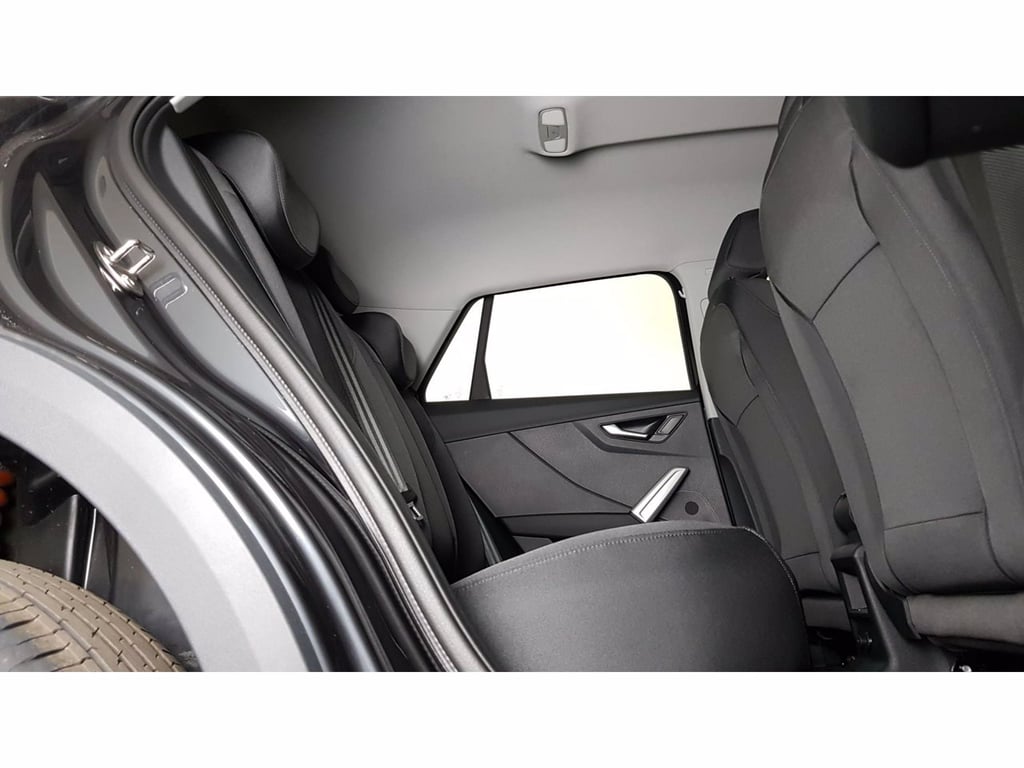 AUDI Q2 30 2.0 tdi business