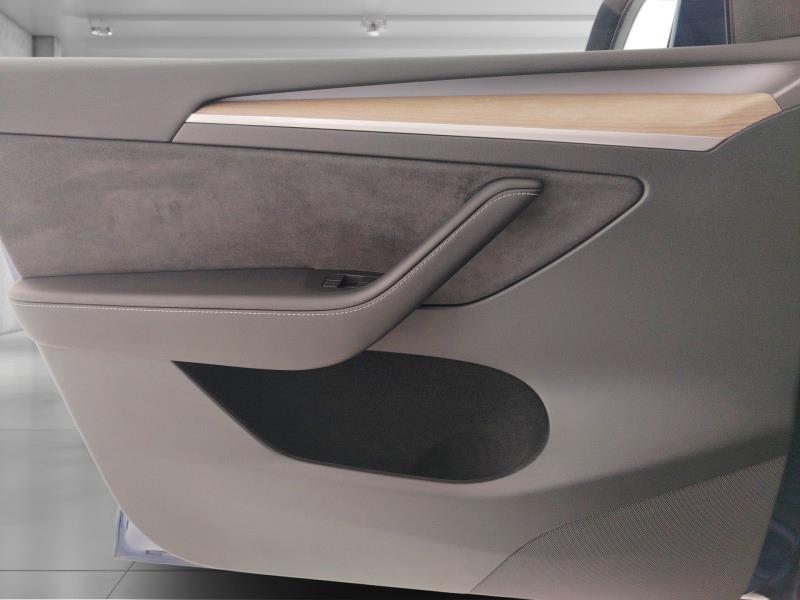 TESLA Model y long range dual motor awd