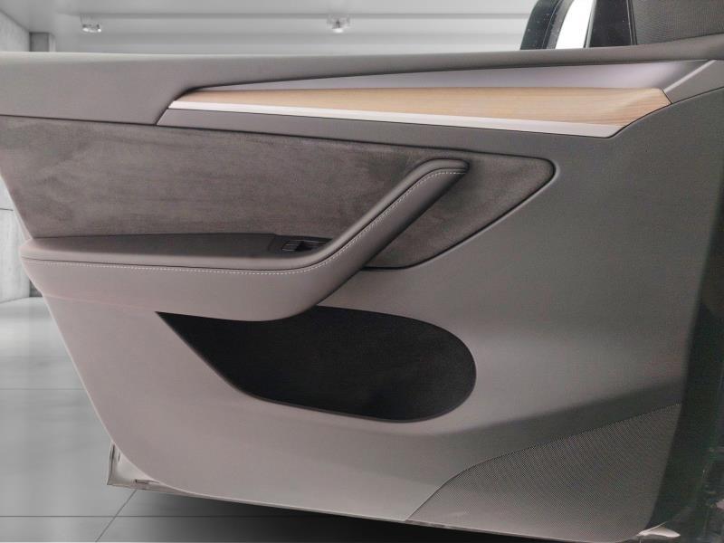 TESLA Model y long range dual motor awd