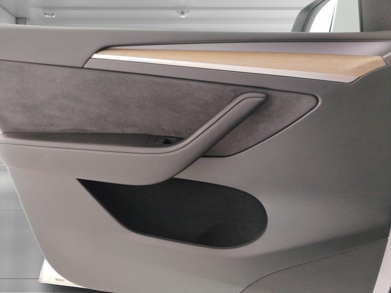 TESLA Model y long range dual motor awd