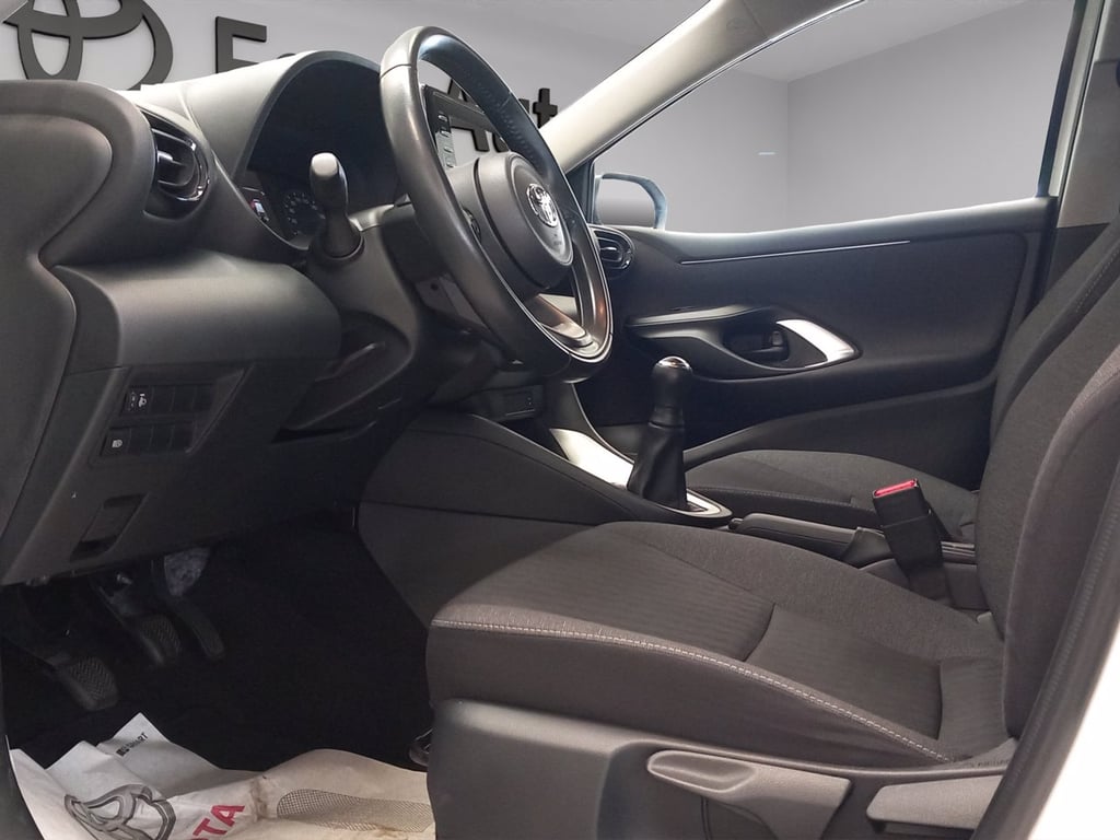 TOYOTA Yaris 1.0 active