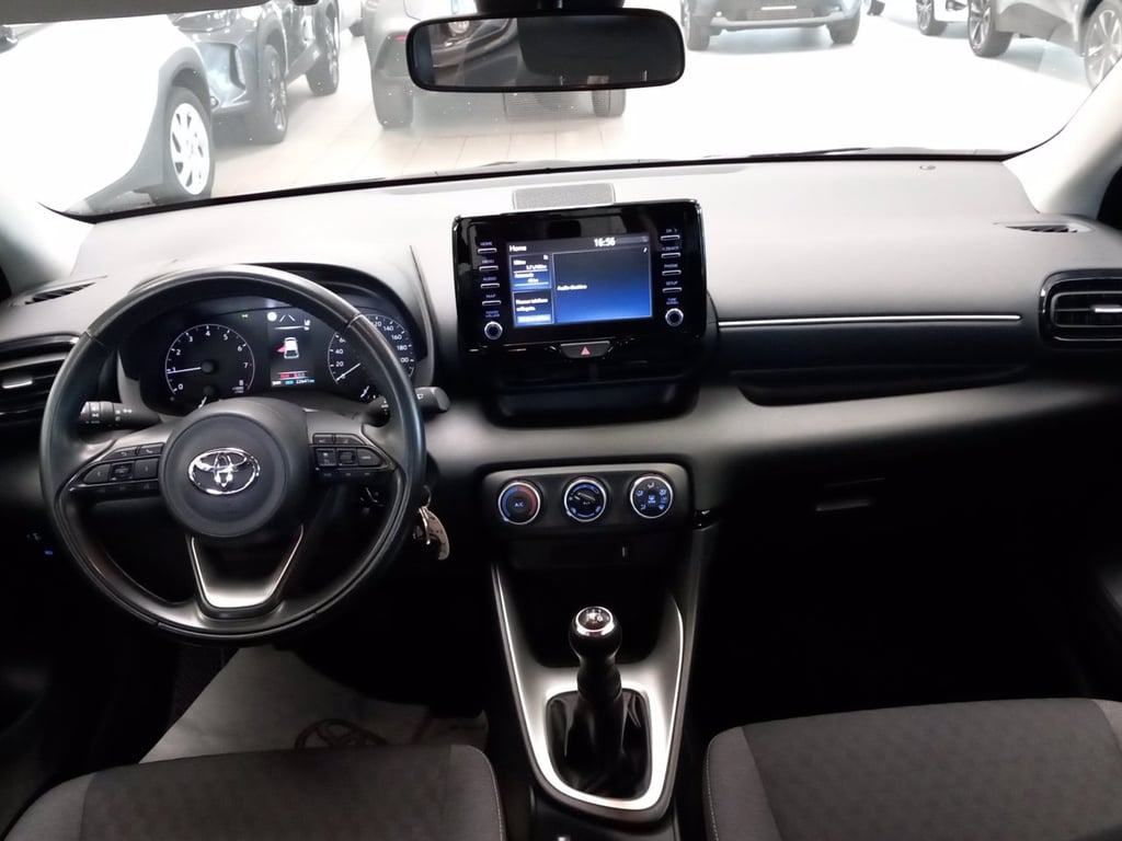 TOYOTA Yaris 1.0 active