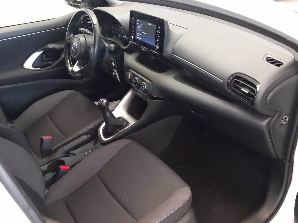 TOYOTA Yaris 1.0 active