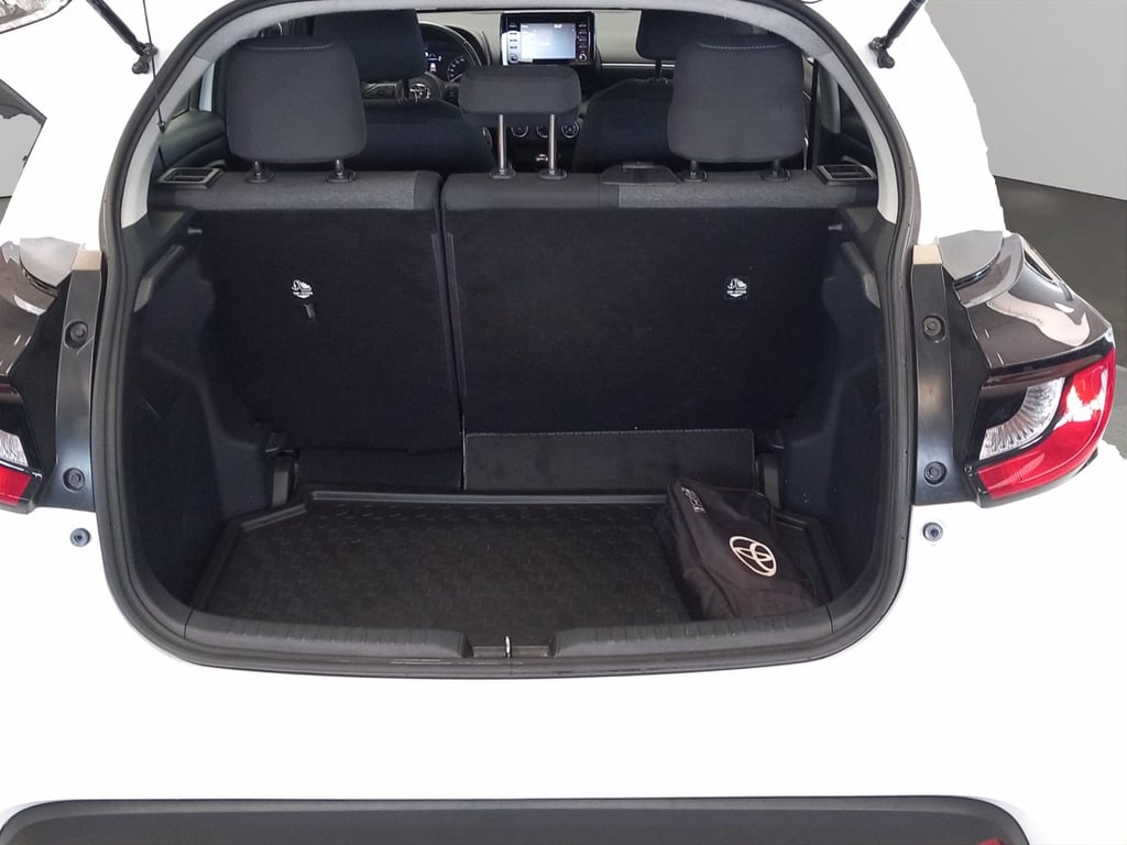 TOYOTA Yaris 1.0 active