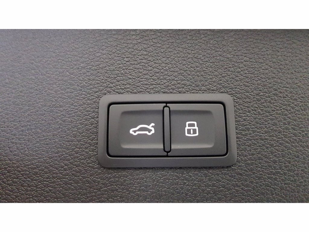 AUDI Q2 35 1.5 tfsi identity black s-tronic