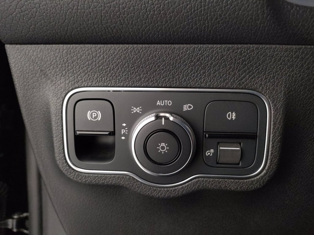 MERCEDES Glb 200 d premium auto