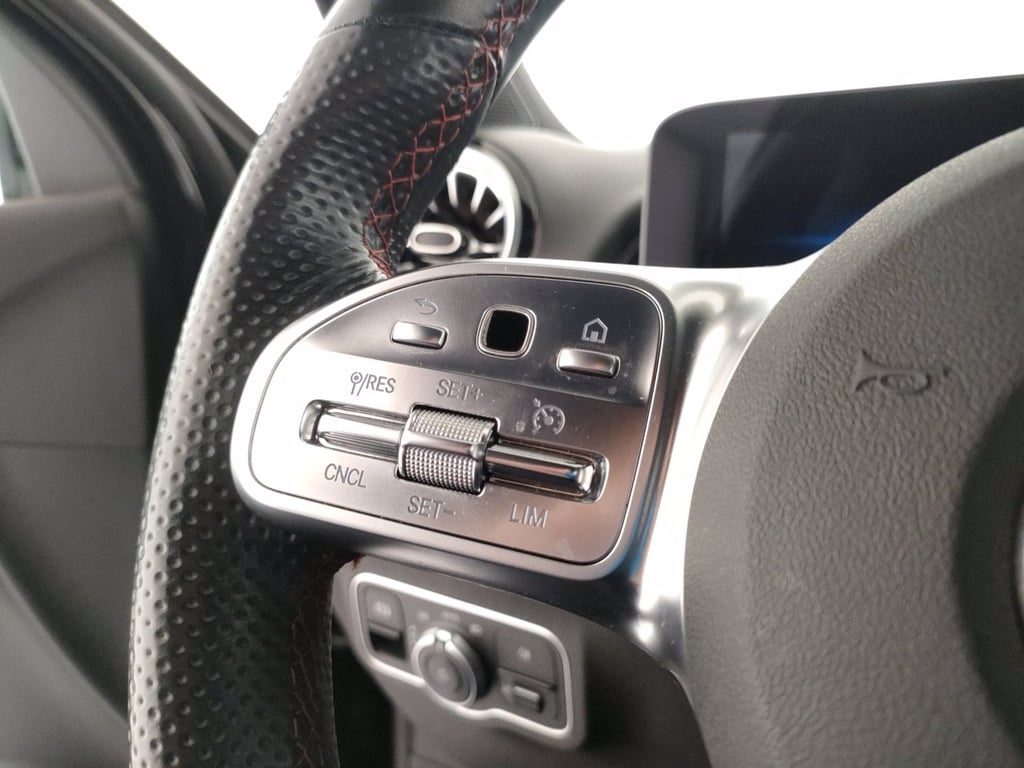MERCEDES Glb 200 d premium auto