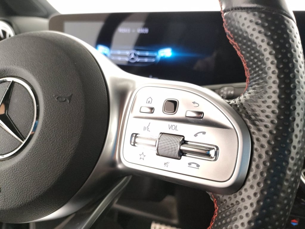 MERCEDES Glb 200 d premium auto