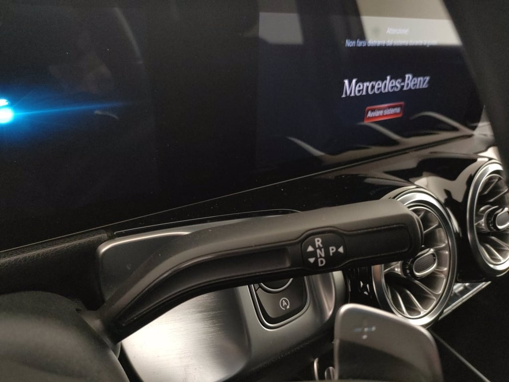 MERCEDES Glb 200 d premium auto