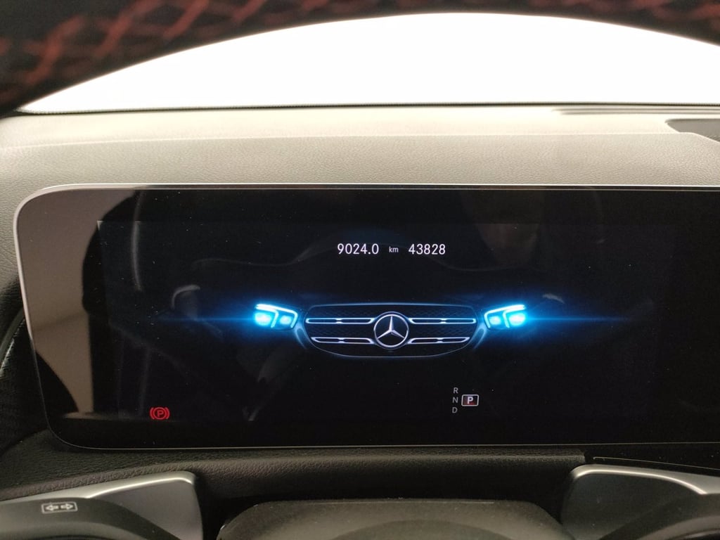 MERCEDES Glb 200 d premium auto