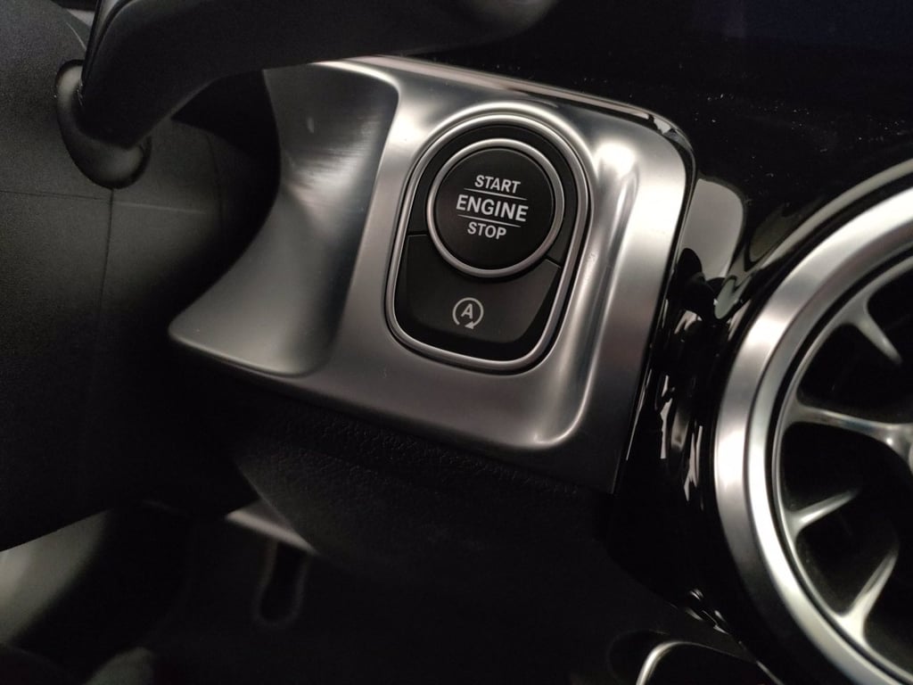 MERCEDES Glb 200 d premium auto