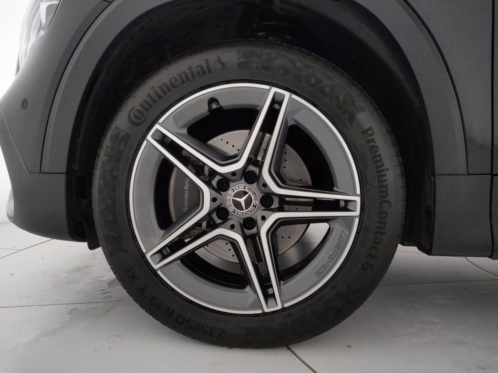 MERCEDES Glb 200 d premium auto