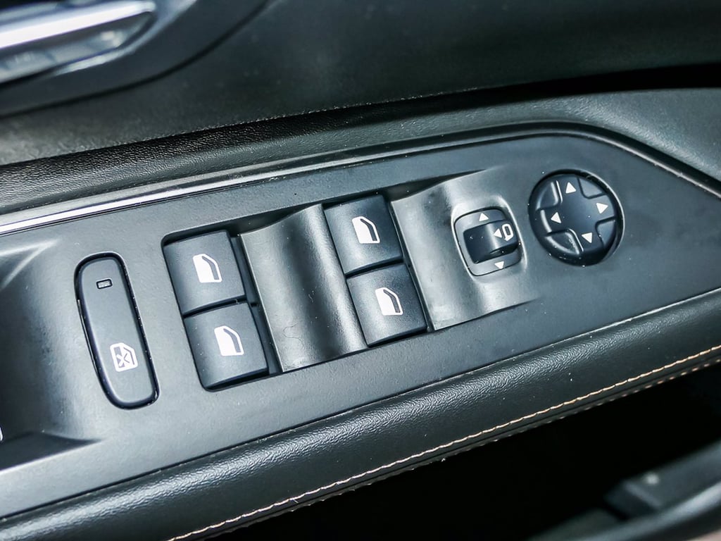 PEUGEOT 3008 4 porte 2.0 ecoboost 240cv titanium powershift
